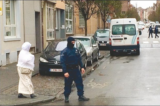 Au moins sept des autres des attentats de Paris sont issus de ce quartier Bruxellois, Molenbeek, le bourg aux 85 djihadistes