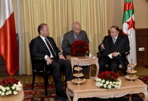 Bouteflika reçoit le Premier ministre maltais