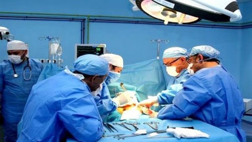 Jumelage inter-hôpitaux : plus de 500 consultations et 60 opérations effectuées à Reggane (Adrar)