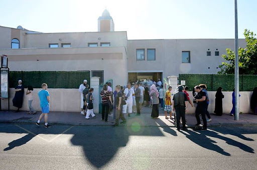 La mosquée de l’Arbresle fermée : «100 autres mosquées menacées de Fermetures en France»