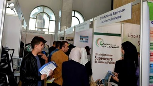 Le Salon de l’enseignement supérieur Algérie-France se poursuivra lundi à Oran