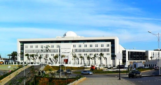 Problèmes triviaux d’une société parfaite