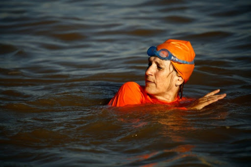 Soudan: l’ambassadrice des Pays-Bas nage dans le Nil après un pari Facebook