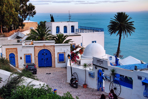 Tunisie : Le gouvernement débloque 235 millions d’euros et renforce la lutte anti-terroriste