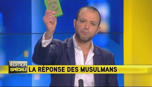 Un coran à la main et un message en arabe, le franco-algérien Mohammed Chirani charge l’Etat Islamique