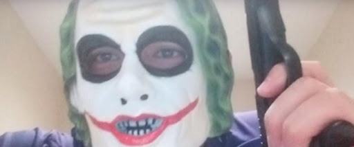 Un homme masqué, menace de «tuer des arabes»