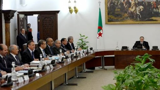 Bouteflika: les mutations actuelles de l&rsquo;économie « ne remettent pas en cause la souveraineté nationale »