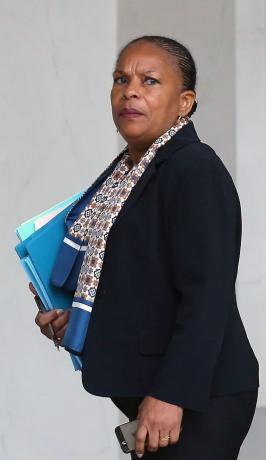 Déchéance de nationalité : Taubira encaisse mais ne démissionne pas