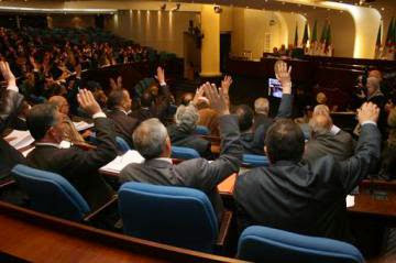 Ils invitent le chef de l’état à ne pas signer le PLF 2016, Les députés de l’opposition menacent de démissionner