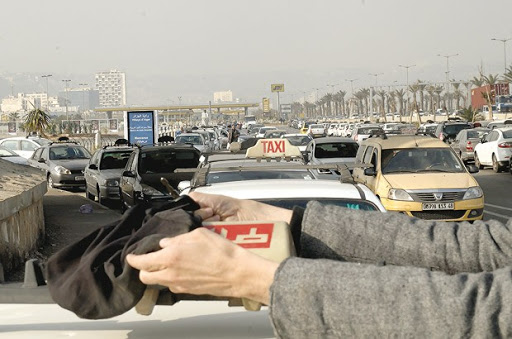 Ils menacent de recourir à UNE grève, Les chauffeurs de taxi refusent le noir et l’orange
