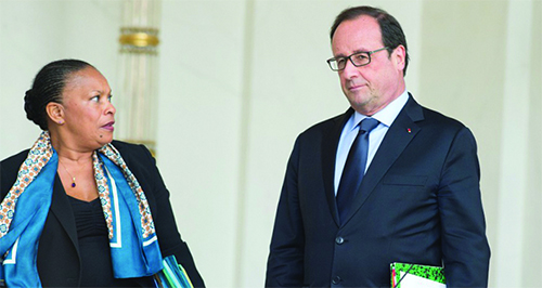 La déchéance de la nationalité pour les binationaux maintenue: Hollande désavoue Taubira