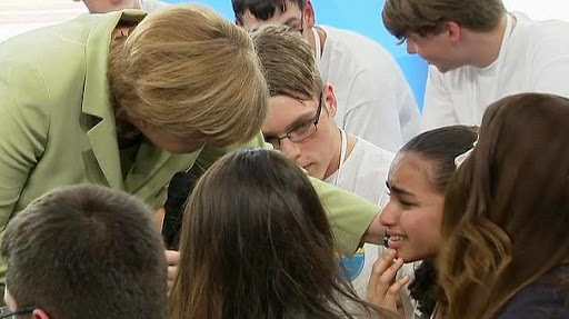 La jeune Palestinienne qui a pleuré face à Angela Merkel autorisée à rester en Allemagne