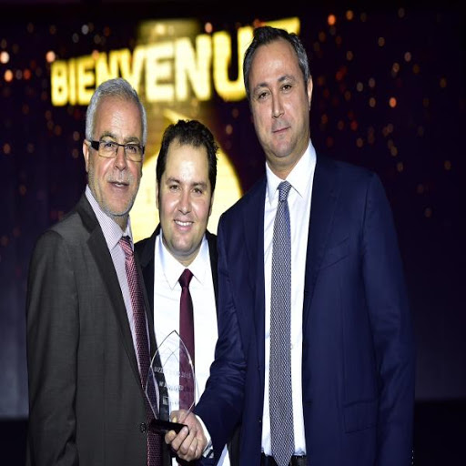 Le DG d’Ooredoo Joseph GED reçoit le prix « Dziri d’Or 2015 »