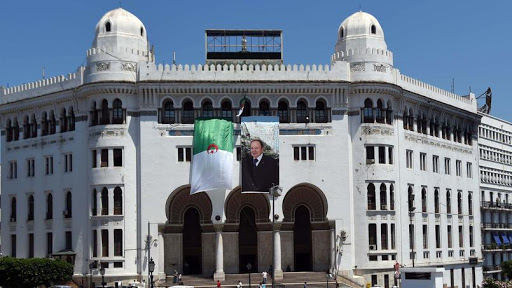 Le gouvernement algérien veut se séparer d&rsquo;un million de fonctionnaires