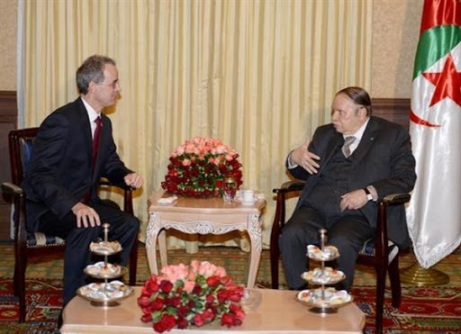 Le Président Bouteflika reçoit le nouvel ambassadeur de Turquie en Algérie
