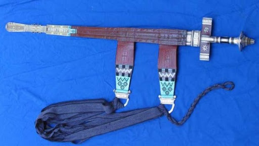 L’épée targuie attire les visiteurs au salon de l’artisanat à Oran