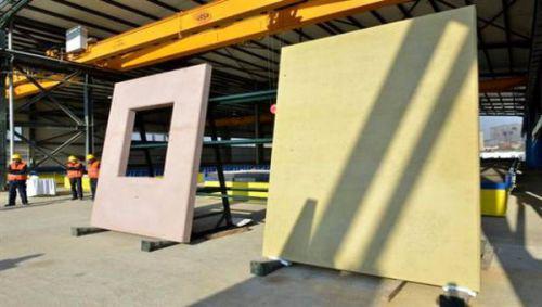 l’espagnol Ortiz inaugure une usine de panneaux de logements préfabriqués