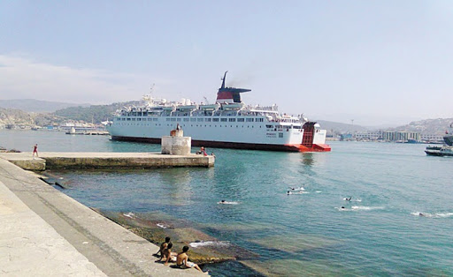 L’étau algérien se resserre autour des Sahraouis,Des détenteurs de titres de voyage délivrés par le Polisario empêchés de quitter le territoire