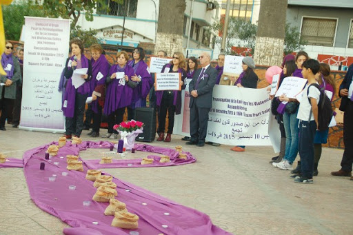 Promulgation de la loi sur les violences faites aux femmes, Un rassemblement à Oran pour maintenir la pression
