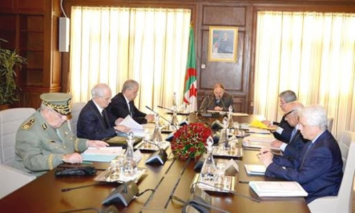 Révision de la Constitution: le Président Bouteflika préside un Conseil restreint