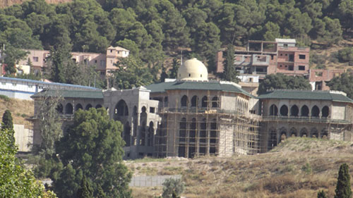 Scandaleux : 5 hôpitaux bloqués et 450 milliards pour la construction d&rsquo;une résidence d&rsquo;Etat à Tlemcen