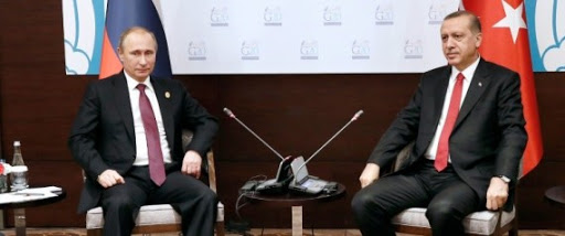 Un destroyer russe tire pour « éviter une collision » avec un bateau turc, selon Moscou