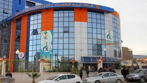 Un millier de travailleurs de la SDE manifeste en solidarité avec le directeur de wilaya à Batna