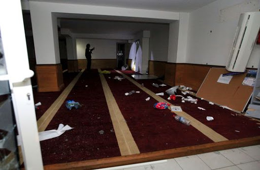 Une salle de prière saccagée par des manifestants à Ajaccio (France)