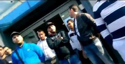 Vidéo: Des clients protestent contre une « arnaque » devant le siège de SOVAC
