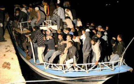1.500 harraga interpellés en 2015 Les Gardes-côtes, une digue contre les « voyages de la mort »