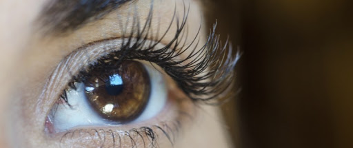 3 solutions naturelles pour renforcer les cils