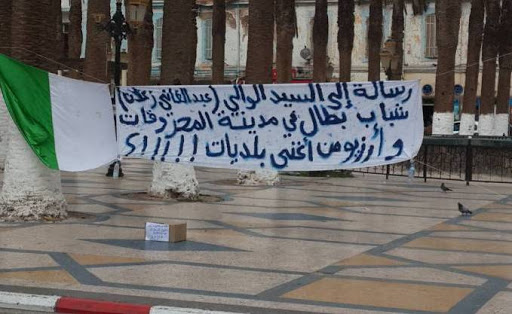 Arzew, les chômeurs occupent la place du 1er novembre