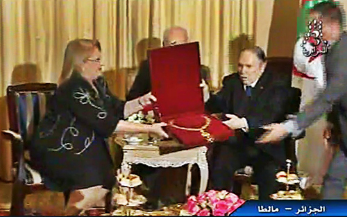 Bouteflika décoré de la plus haute distinction de Malte