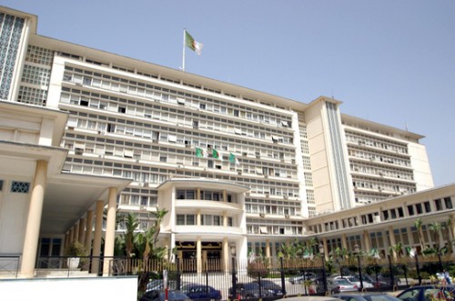 Bouteflika instruit le gouvernement à s’atteler à préparer les lois de la future Constitution