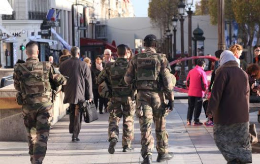 Deux militaires agressés en marge de la manif anti état d’urgence