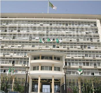 Il a opté pour une démarche pédagogique dans la gestion de la crise financière: la méthode soft du gouvernement