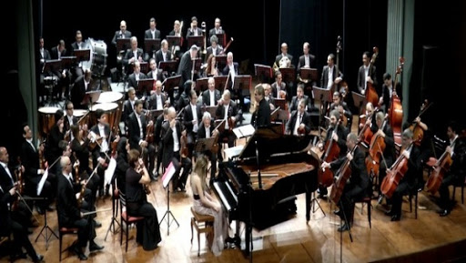 La concertiste algérienne Louiza Hamadi donne à Alger de nouveaux élans à l’OSN