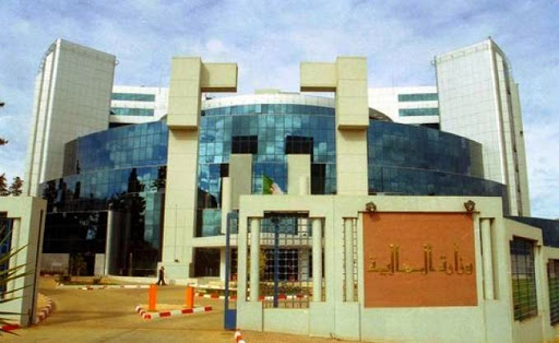 L&rsquo;Algérie a enregistré un déficit commercial de 13,71 milliards USD en 2015