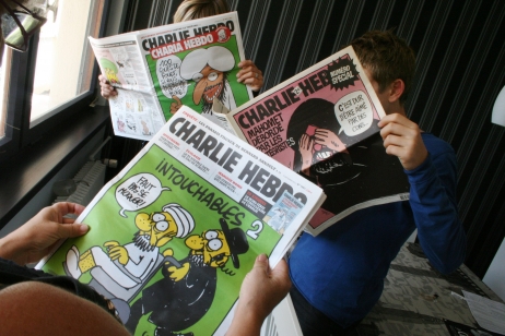 Le numéro spécial de Charlie Hebdo s&rsquo;écoule sans hystérie