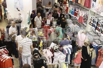 Les citoyens attirés par des remises allant jusqu&rsquo;a 80%  Soldes: c&rsquo;est le rush!