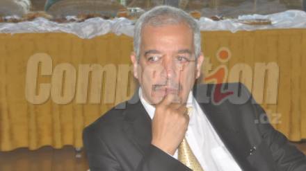 MCA : Betrouni veut renouveler le contrat de Karaoui