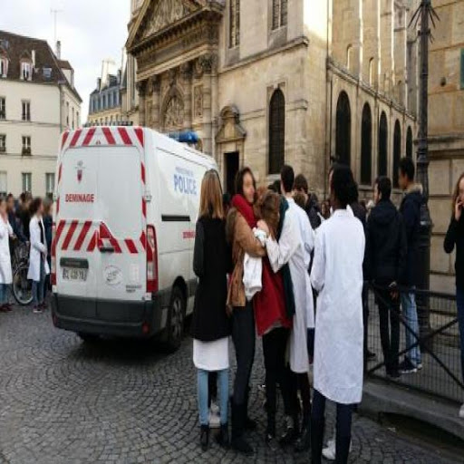 Paris: Cinq lycées évacués ce matin après des alertes à la bombe