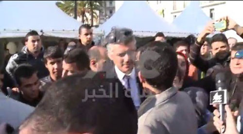 Rachid Nekkaz arrêté et embarqué par la police