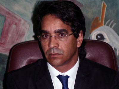 Révision de la Constitution – Le Parlement se réunira mercredi pour l’adoption de la nouvelle Constitution « Nous avons la majorité confortable pour faire aboutir le projet », affirme le FLN