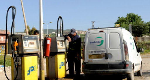 Trafic de carburant en Algérie: des pertes de 2 mds USD