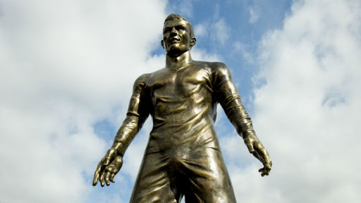 Une statue de Cristiano Ronaldo vandalisée par des supporters de Messi