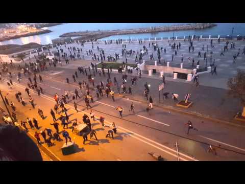 Vidéo: Affrontements police/supporters à la sortie du match MCA-RCR