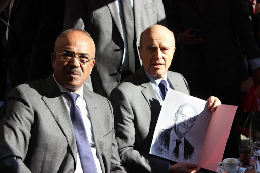 Arrêt sur image: Alain Juppé et des ministres algériens se baladent à Alger-centre