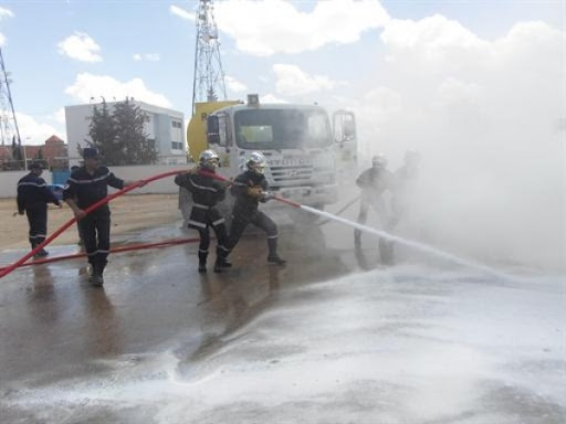 Bejaia: la foudre provoque un incendie dans un bac d&rsquo;hydrocarbure