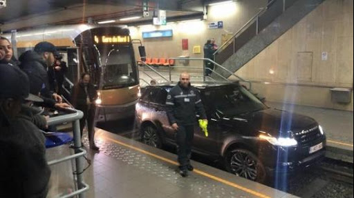 Bruxelles : ivre, il conduit sa voiture sur les rails du métro